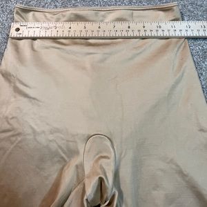 SPANX Power Capri Soft Nude Size M